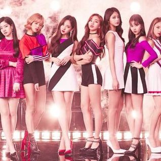 TWICE (트와이스)