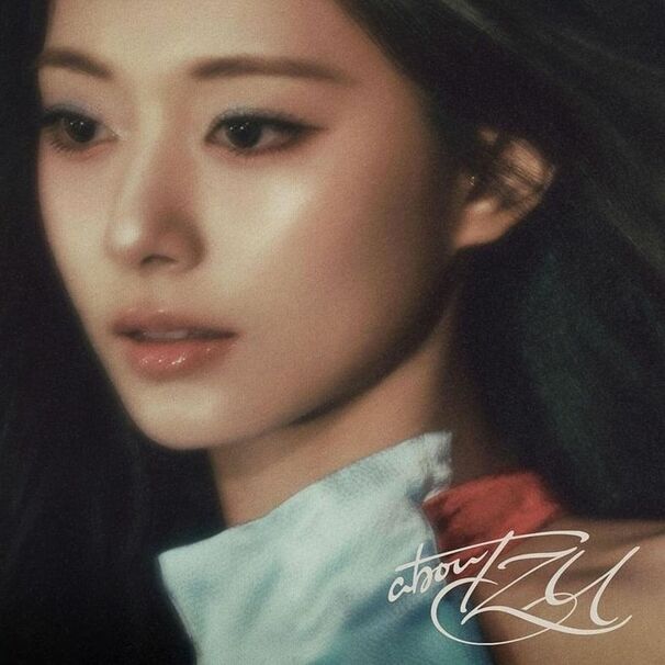 TZUYU (周子瑜)